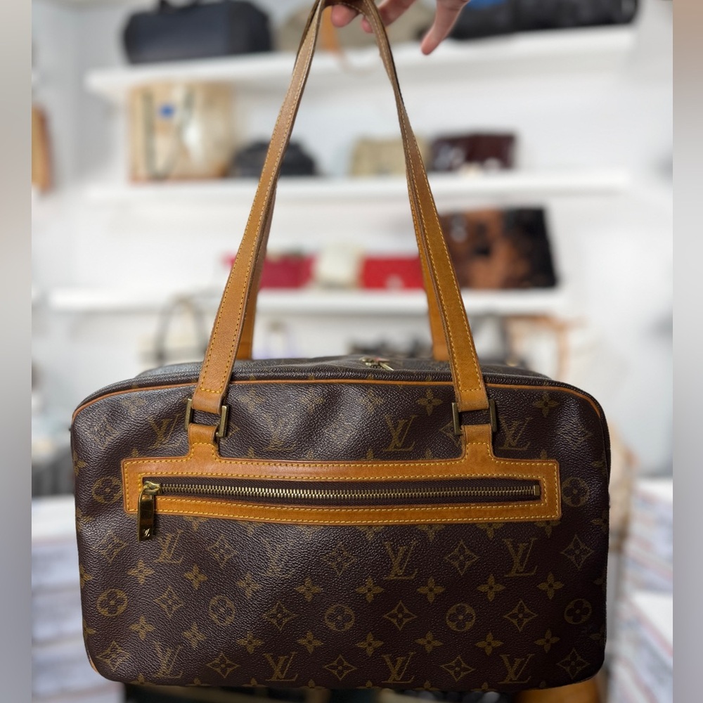 LV Rare Monogram Shoulder Bag - Picture 1 of 2